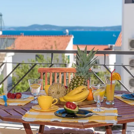 Seaview With Pool - Yellow *