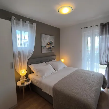 Seaview With Pool - Yellow * Trogir