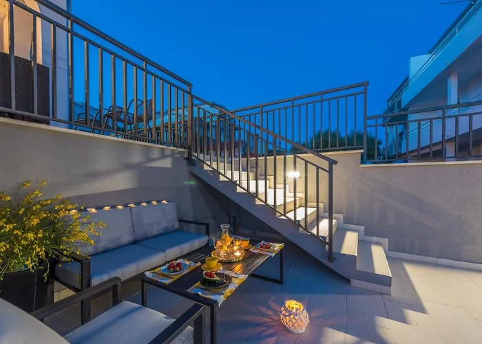 Seaview With Pool - Yellow Trogir