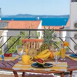 Seaview With Pool - Yellow *