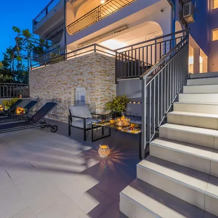 Seaview With Pool - Yellow * 特罗吉尔